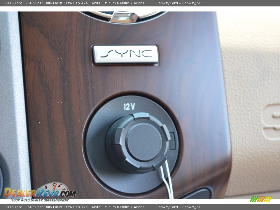 2016 Ford F250 Super Duty Lariat Crew Cab 4x4 White Platinum Metallic / Adobe Photo #25