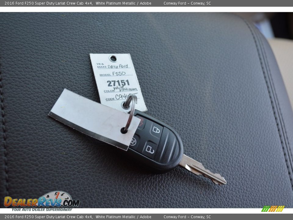 2016 Ford F250 Super Duty Lariat Crew Cab 4x4 White Platinum Metallic / Adobe Photo #26