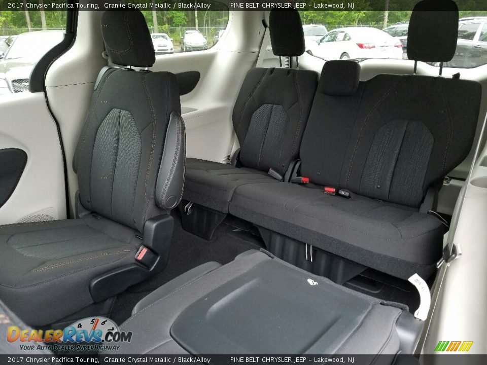 2017 Chrysler Pacifica Touring Granite Crystal Metallic / Black/Alloy Photo #6