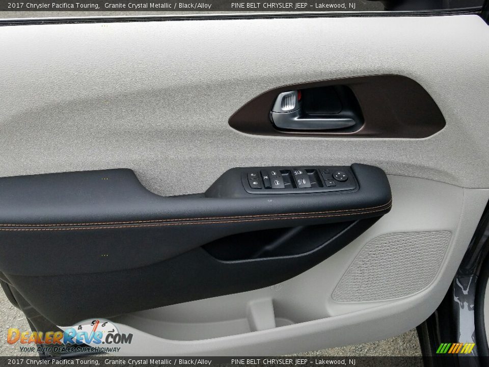 2017 Chrysler Pacifica Touring Granite Crystal Metallic / Black/Alloy Photo #7