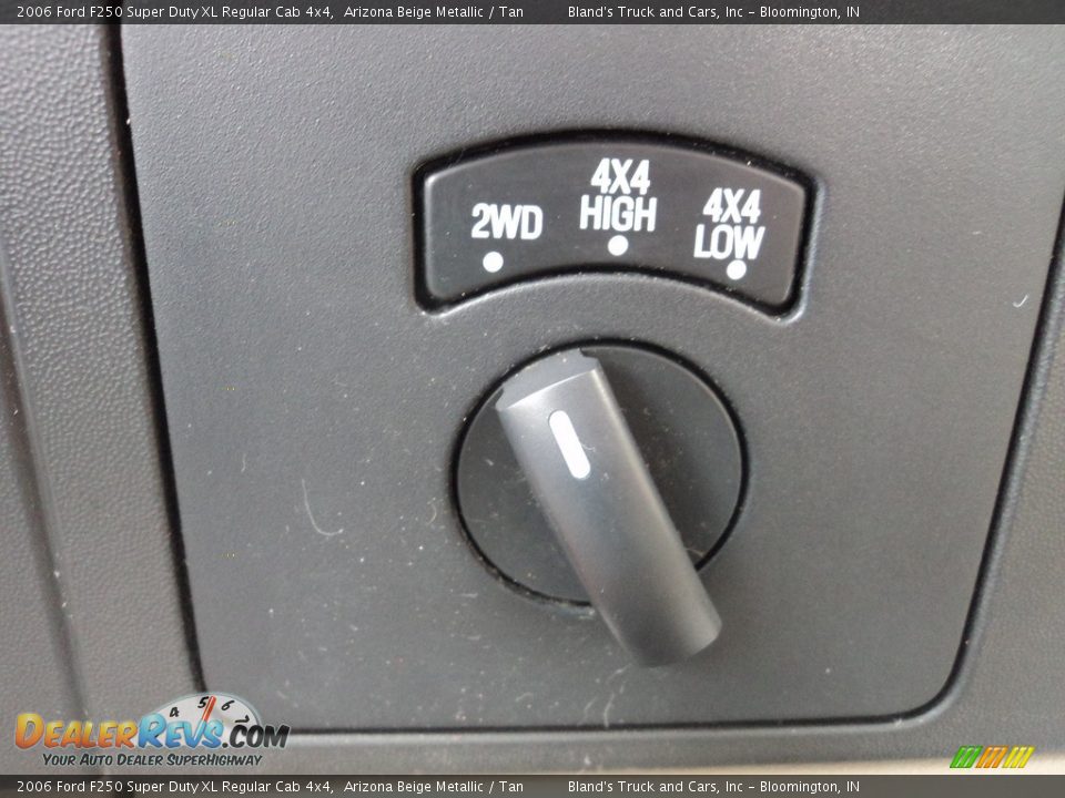 2006 Ford F250 Super Duty XL Regular Cab 4x4 Arizona Beige Metallic / Tan Photo #12