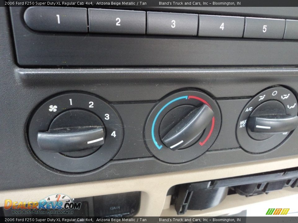 2006 Ford F250 Super Duty XL Regular Cab 4x4 Arizona Beige Metallic / Tan Photo #14