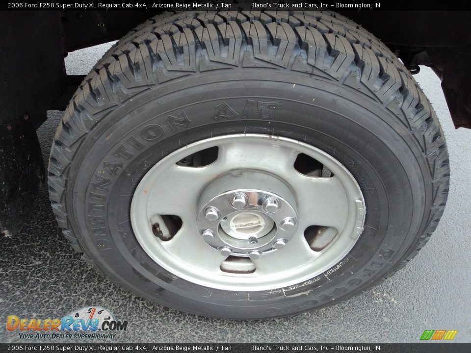 2006 Ford F250 Super Duty XL Regular Cab 4x4 Arizona Beige Metallic / Tan Photo #18