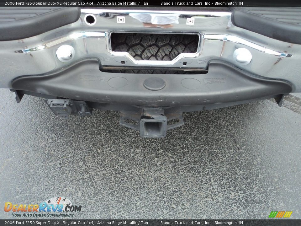 2006 Ford F250 Super Duty XL Regular Cab 4x4 Arizona Beige Metallic / Tan Photo #24