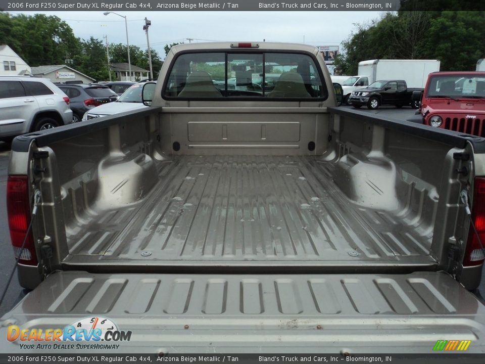2006 Ford F250 Super Duty XL Regular Cab 4x4 Arizona Beige Metallic / Tan Photo #25