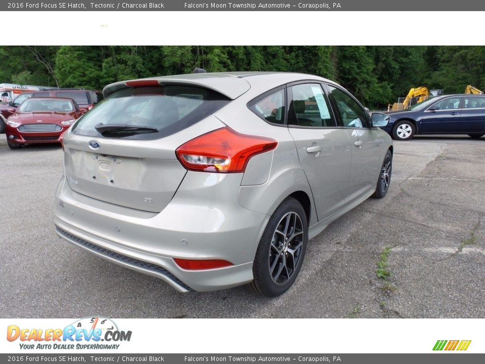 2016 Ford Focus SE Hatch Tectonic / Charcoal Black Photo #5