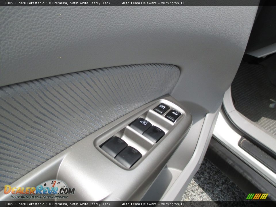 2009 Subaru Forester 2.5 X Premium Satin White Pearl / Black Photo #25