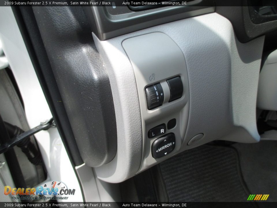 2009 Subaru Forester 2.5 X Premium Satin White Pearl / Black Photo #33