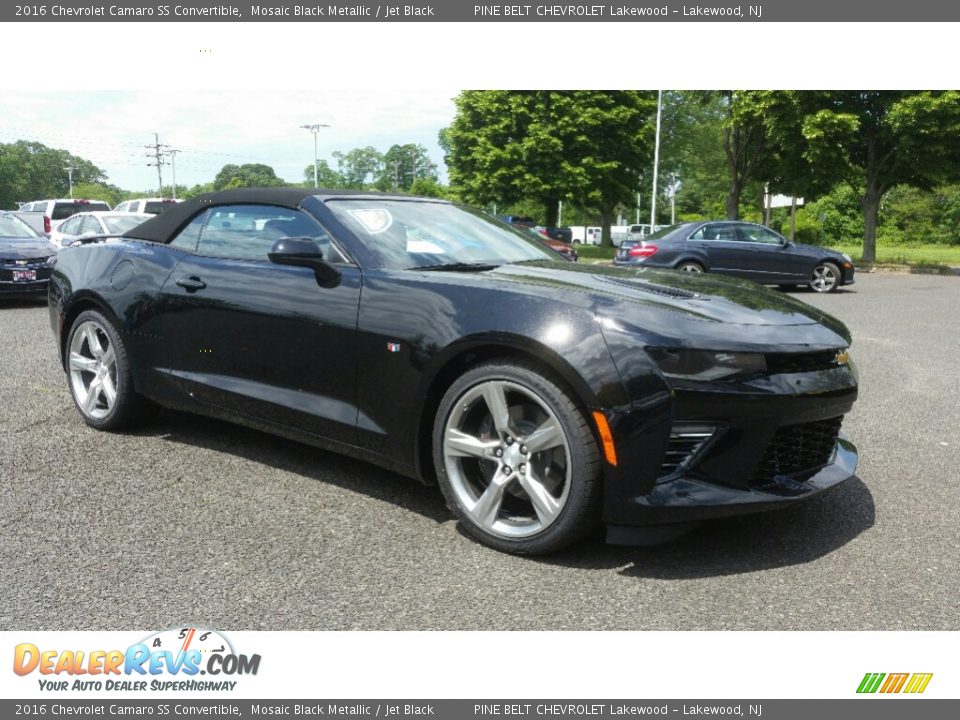 Front 3/4 View of 2016 Chevrolet Camaro SS Convertible Photo #2