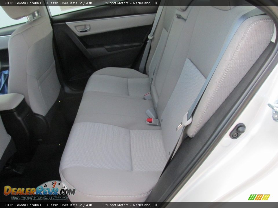 2016 Toyota Corolla LE Classic Silver Metallic / Ash Photo #18