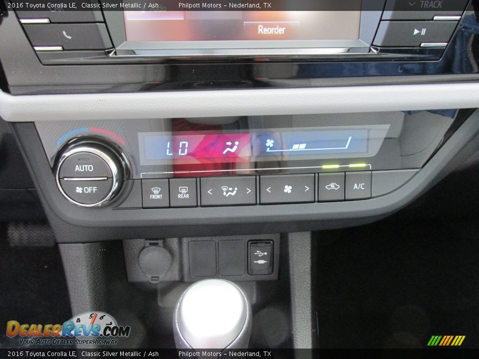 2016 Toyota Corolla LE Classic Silver Metallic / Ash Photo #26