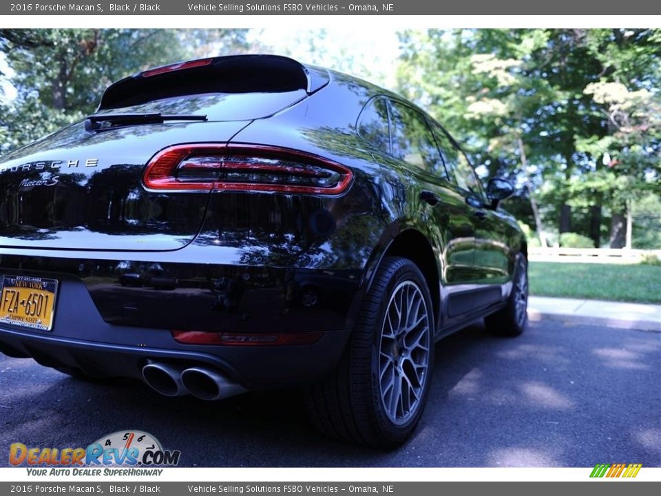 2016 Porsche Macan S Black / Black Photo #2