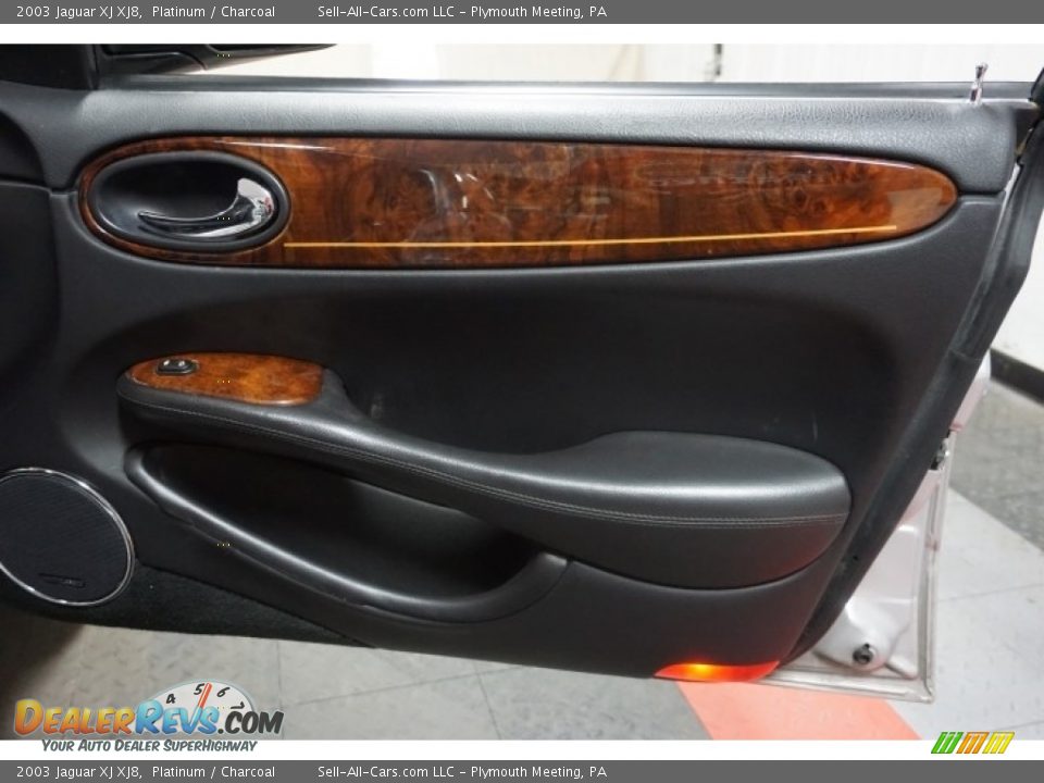 2003 Jaguar XJ XJ8 Platinum / Charcoal Photo #17