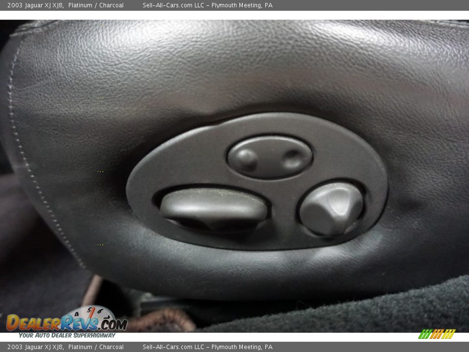 2003 Jaguar XJ XJ8 Platinum / Charcoal Photo #25