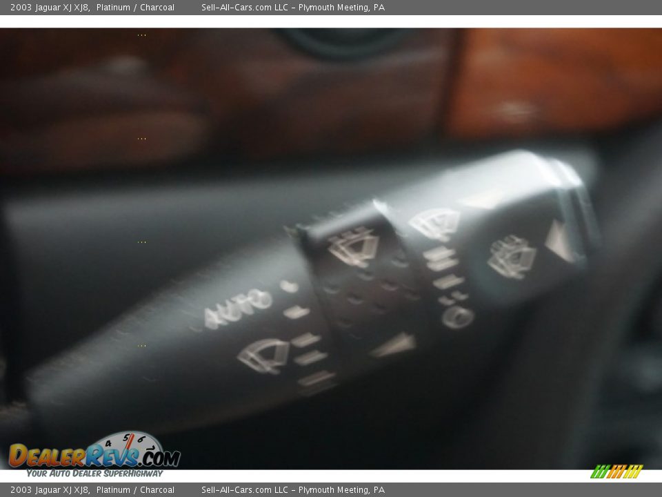2003 Jaguar XJ XJ8 Platinum / Charcoal Photo #34