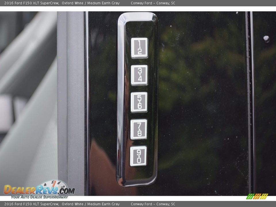 2016 Ford F150 XLT SuperCrew Oxford White / Medium Earth Gray Photo #13
