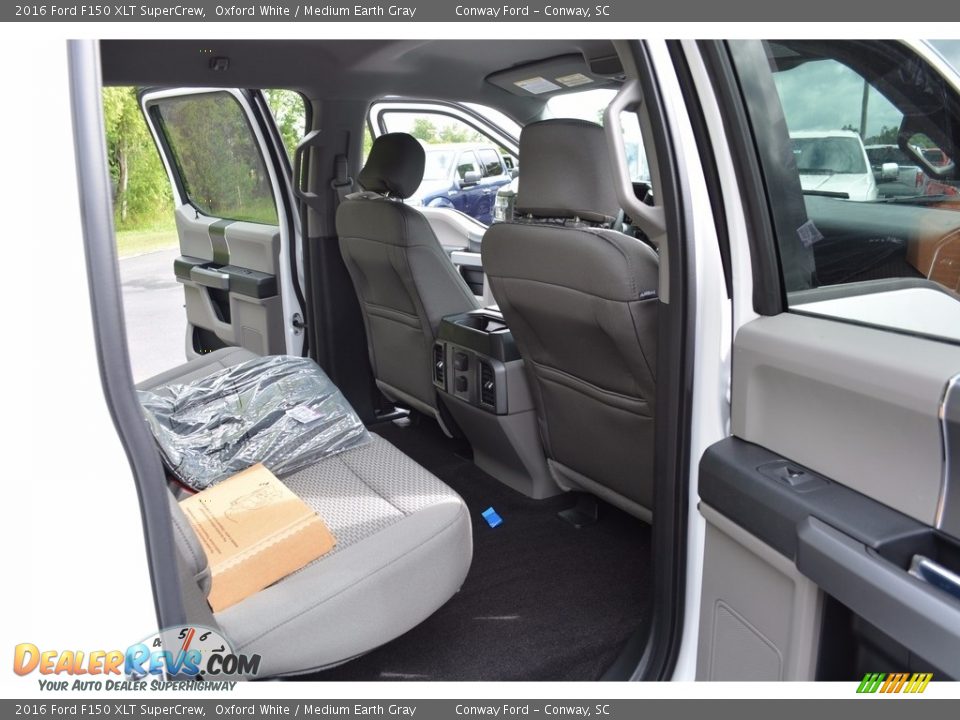 2016 Ford F150 XLT SuperCrew Oxford White / Medium Earth Gray Photo #25