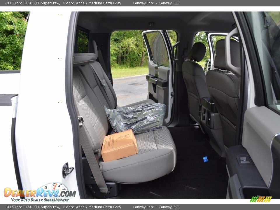 2016 Ford F150 XLT SuperCrew Oxford White / Medium Earth Gray Photo #26