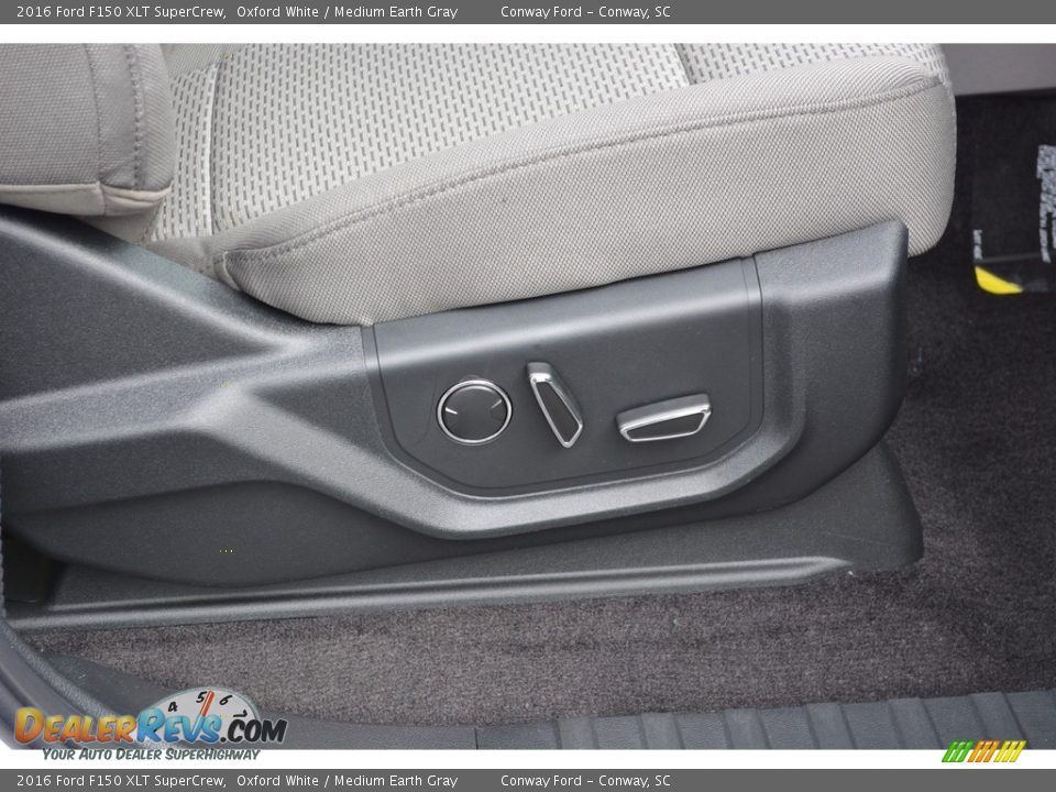 2016 Ford F150 XLT SuperCrew Oxford White / Medium Earth Gray Photo #29