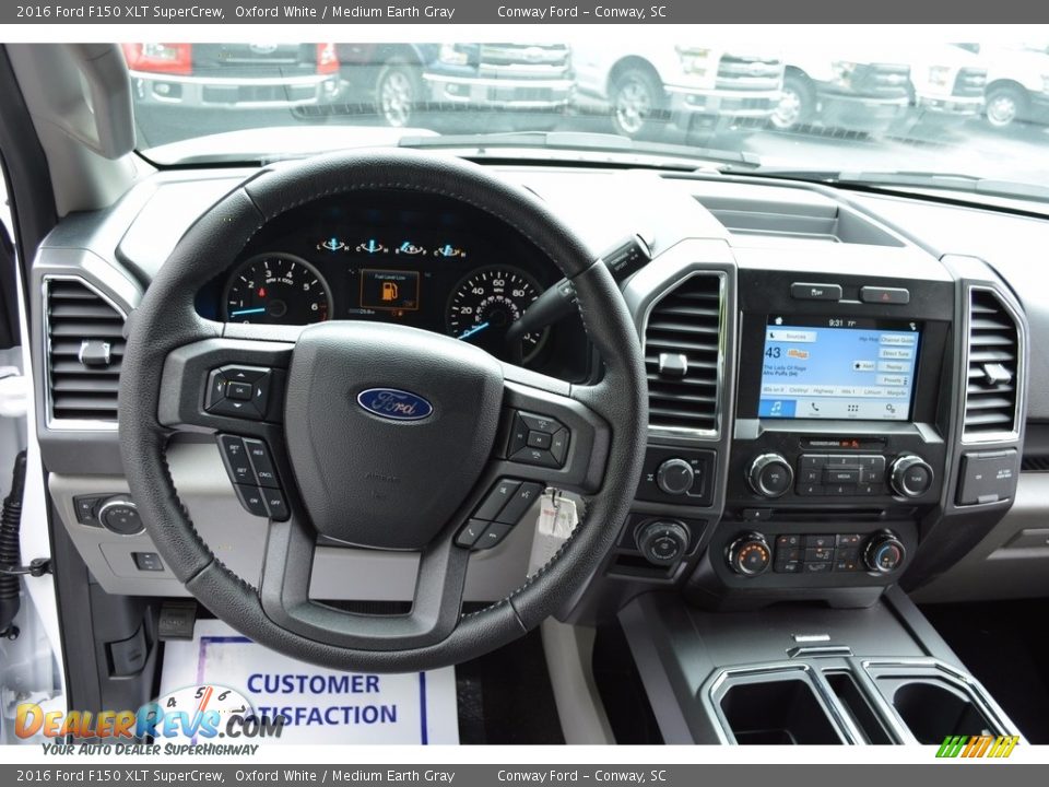 2016 Ford F150 XLT SuperCrew Oxford White / Medium Earth Gray Photo #30