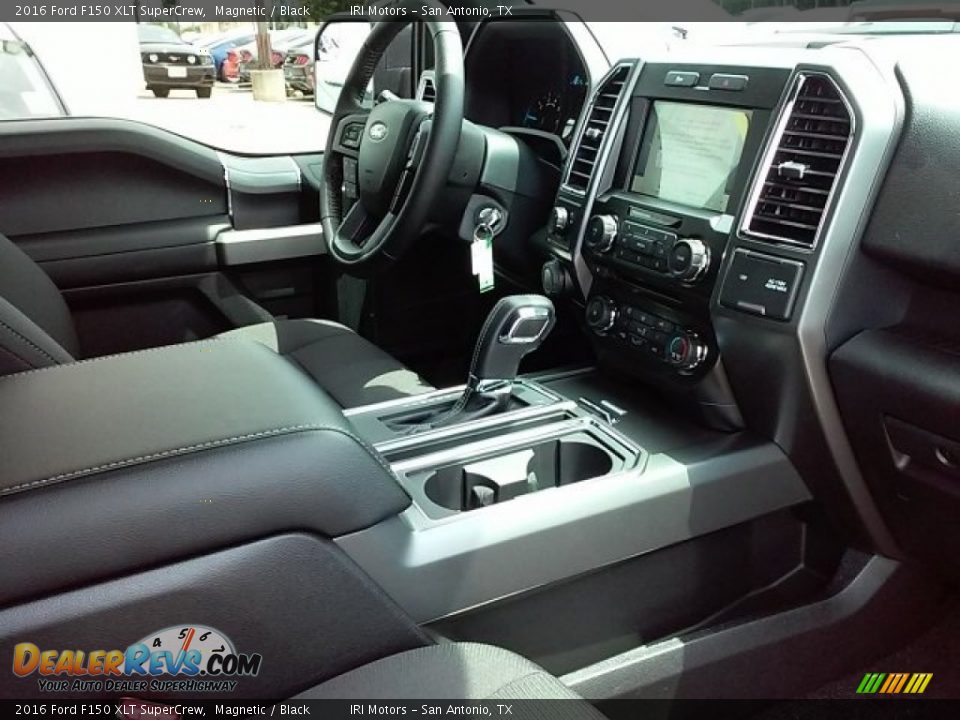 2016 Ford F150 XLT SuperCrew Magnetic / Black Photo #17