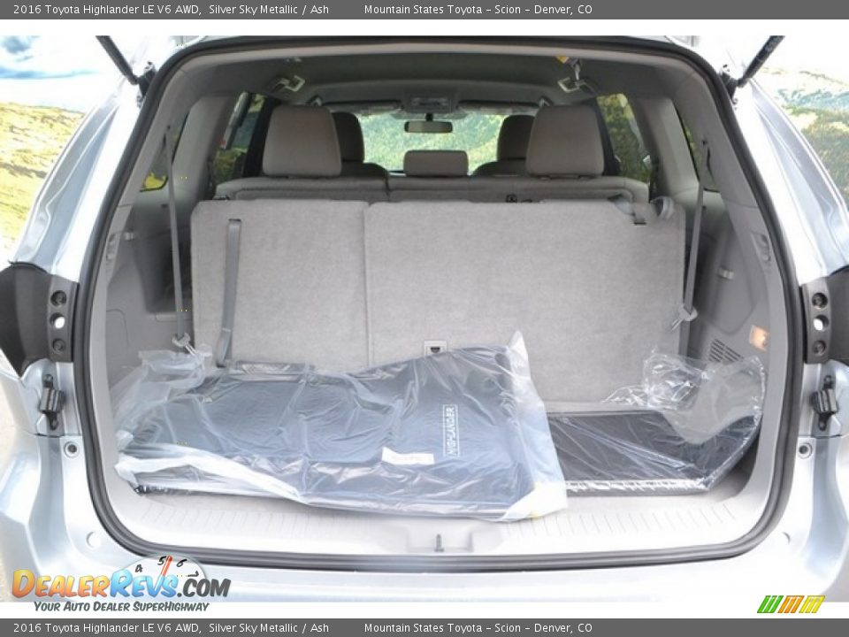 2016 Toyota Highlander LE V6 AWD Silver Sky Metallic / Ash Photo #9