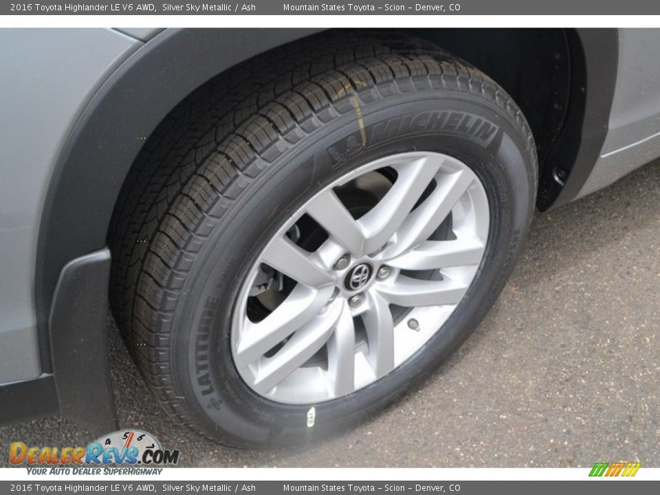 2016 Toyota Highlander LE V6 AWD Silver Sky Metallic / Ash Photo #10