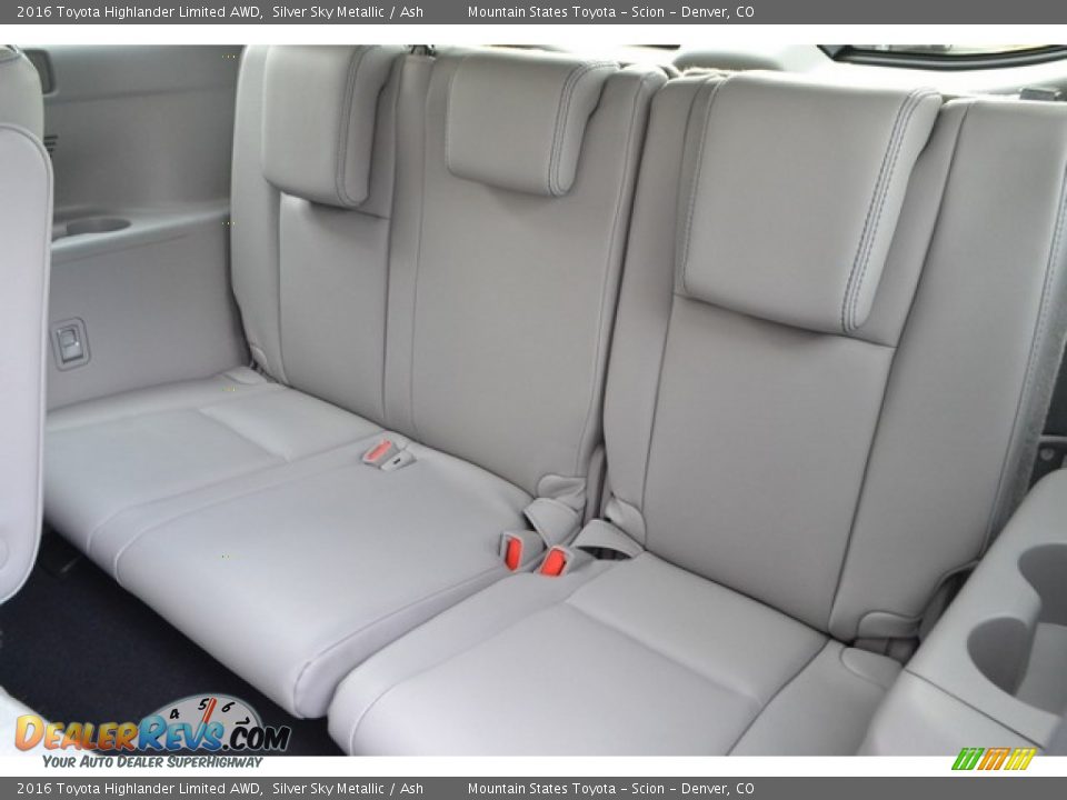 2016 Toyota Highlander Limited AWD Silver Sky Metallic / Ash Photo #8