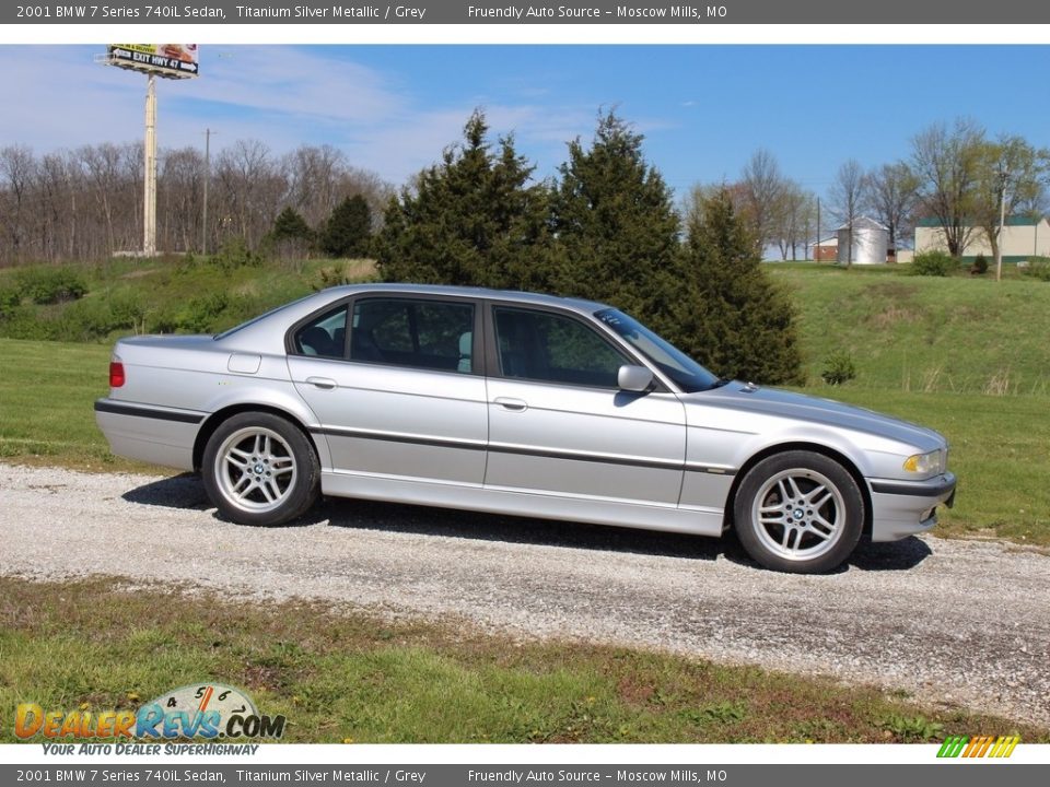 2001 BMW 7 Series 740iL Sedan Titanium Silver Metallic / Grey Photo #2