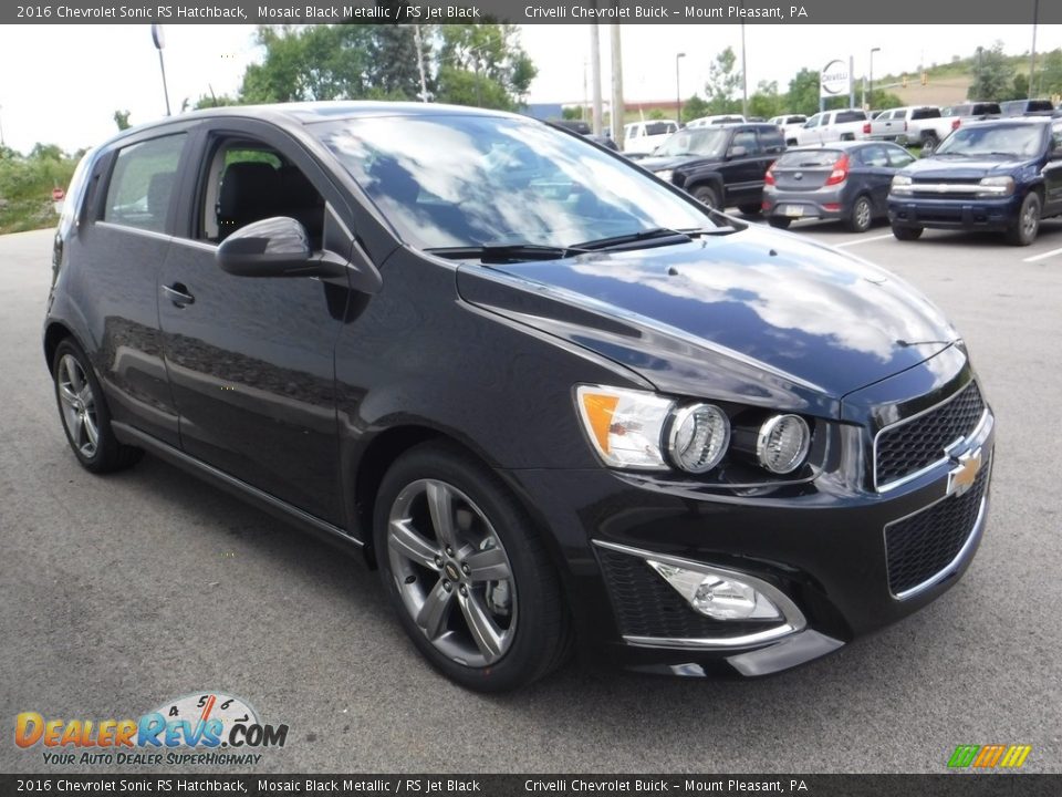 Front 3/4 View of 2016 Chevrolet Sonic RS Hatchback Photo #5