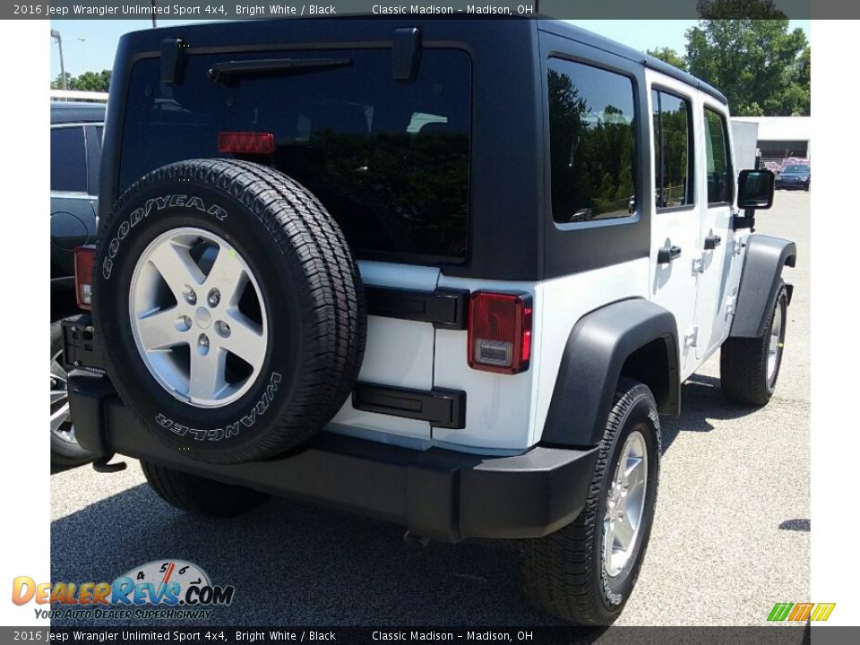 2016 Jeep Wrangler Unlimited Sport 4x4 Bright White / Black Photo #2