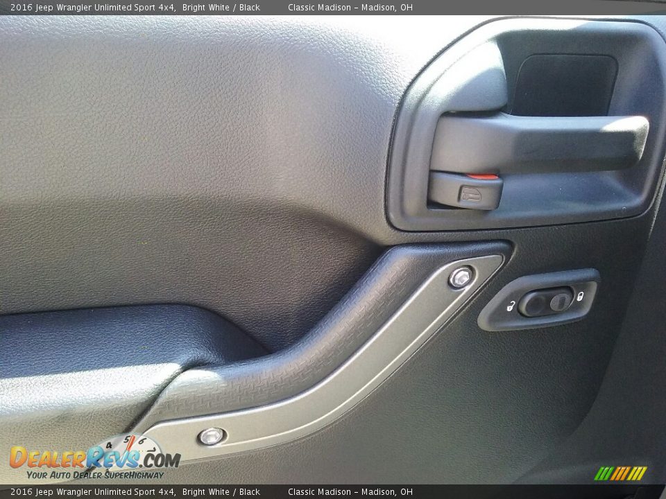 2016 Jeep Wrangler Unlimited Sport 4x4 Bright White / Black Photo #3