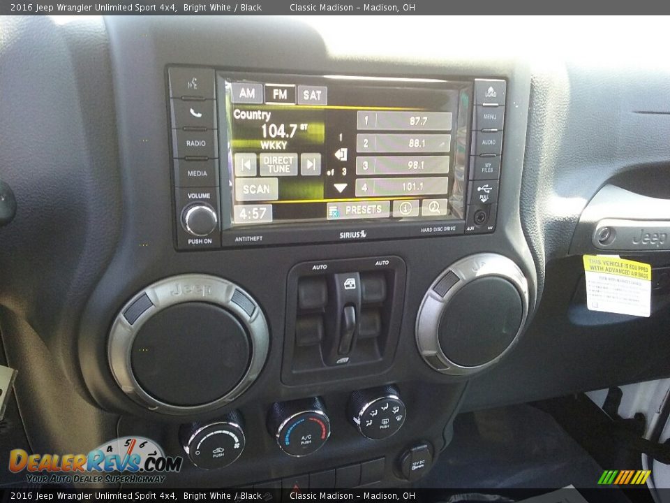 2016 Jeep Wrangler Unlimited Sport 4x4 Bright White / Black Photo #5