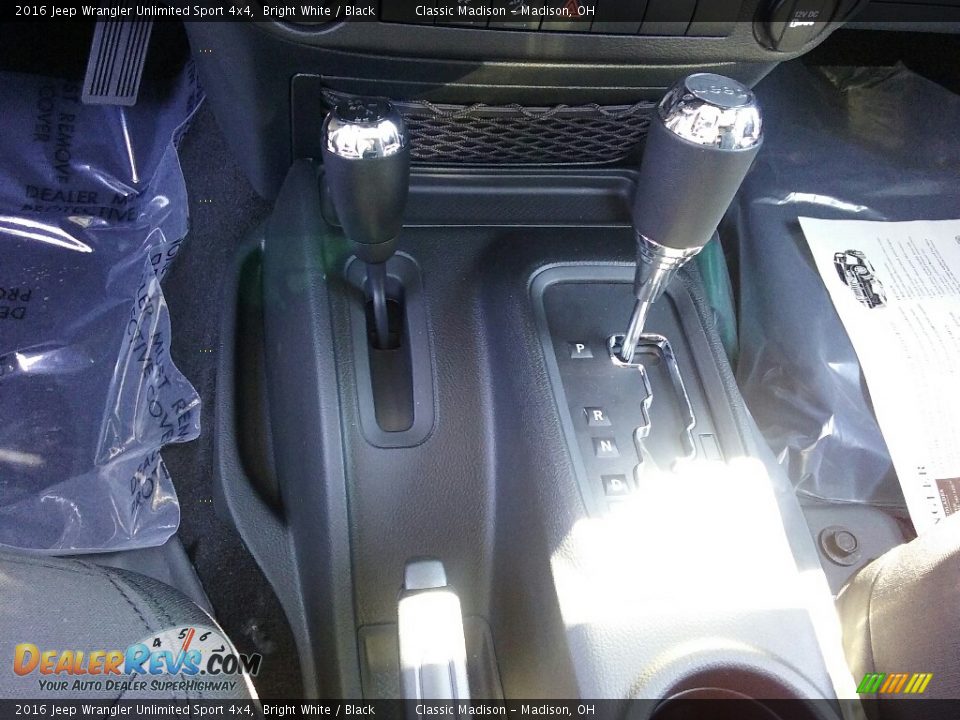 2016 Jeep Wrangler Unlimited Sport 4x4 Bright White / Black Photo #6