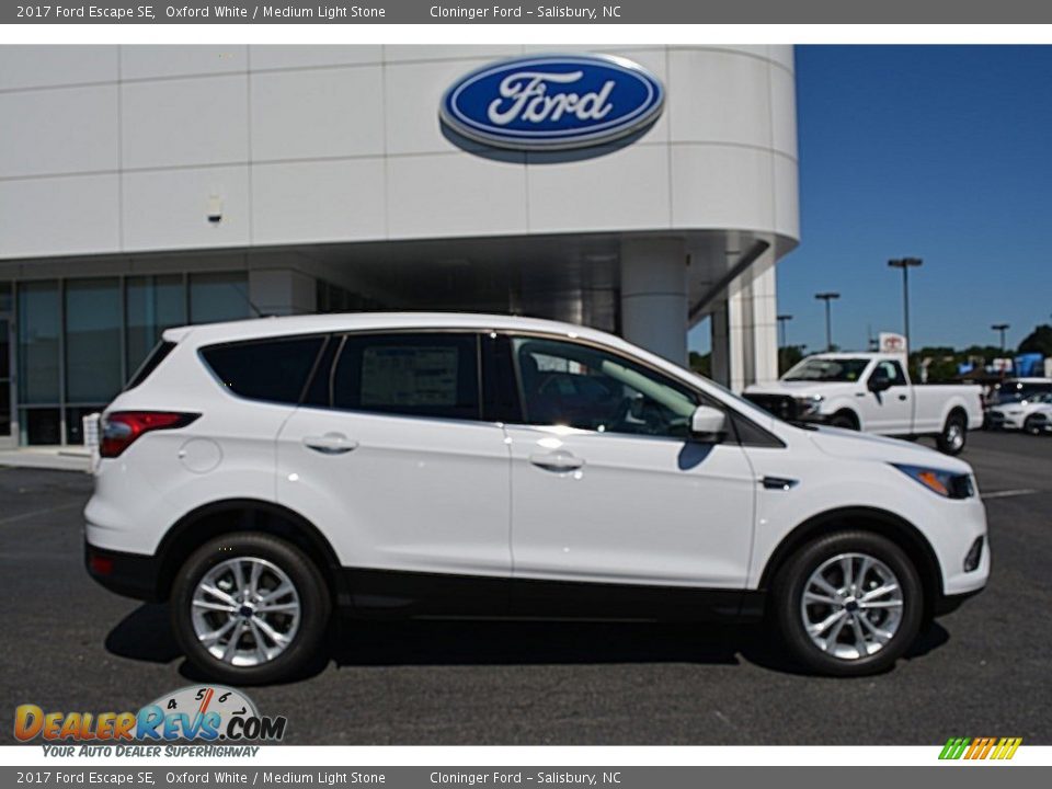 2017 Ford Escape SE Oxford White / Medium Light Stone Photo #2