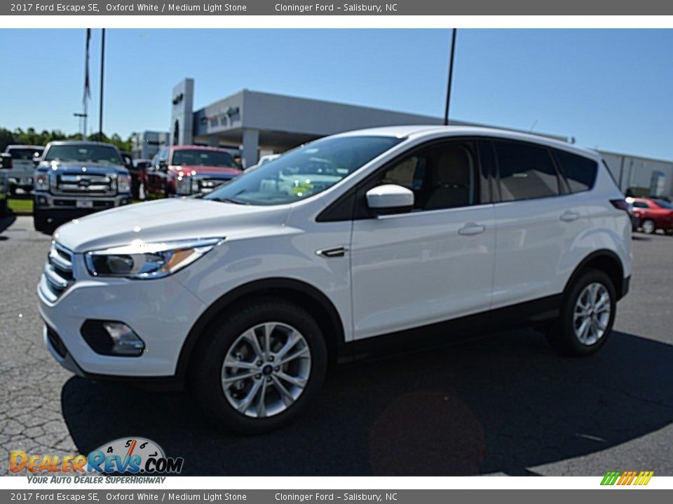 2017 Ford Escape SE Oxford White / Medium Light Stone Photo #3