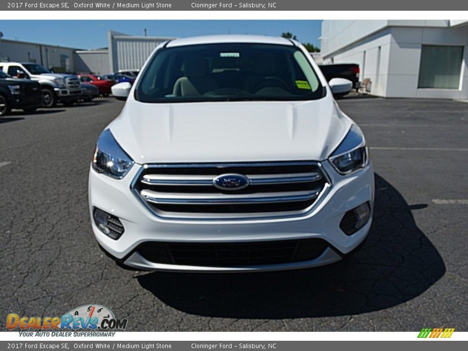 2017 Ford Escape SE Oxford White / Medium Light Stone Photo #4