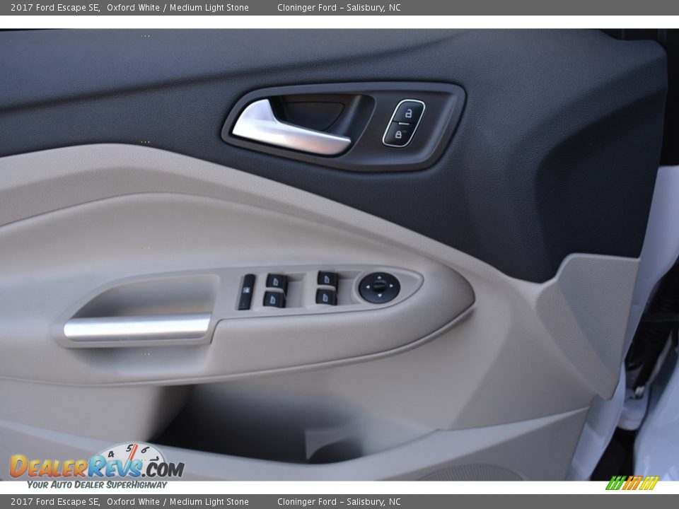 2017 Ford Escape SE Oxford White / Medium Light Stone Photo #5