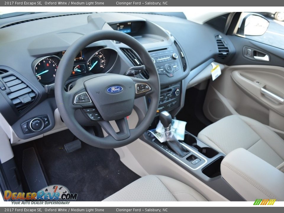 2017 Ford Escape SE Oxford White / Medium Light Stone Photo #7