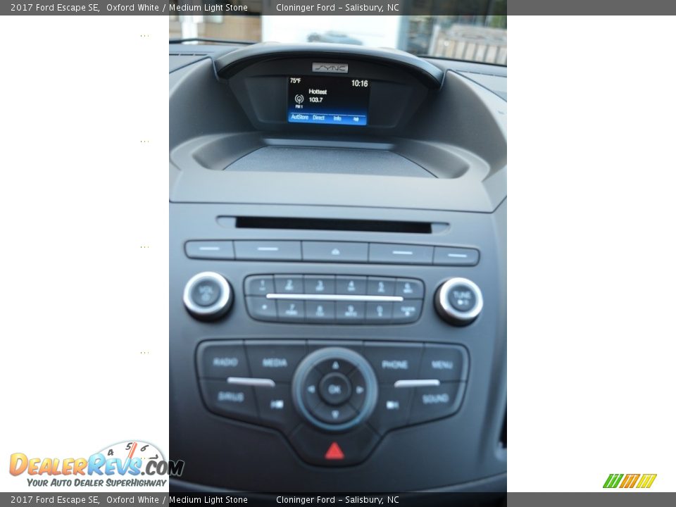 2017 Ford Escape SE Oxford White / Medium Light Stone Photo #10