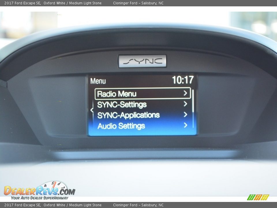 2017 Ford Escape SE Oxford White / Medium Light Stone Photo #11