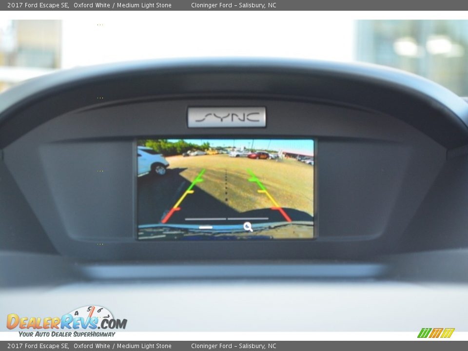 2017 Ford Escape SE Oxford White / Medium Light Stone Photo #12