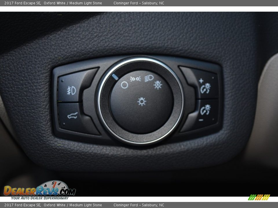2017 Ford Escape SE Oxford White / Medium Light Stone Photo #16