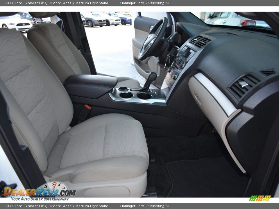 2014 Ford Explorer FWD Oxford White / Medium Light Stone Photo #15