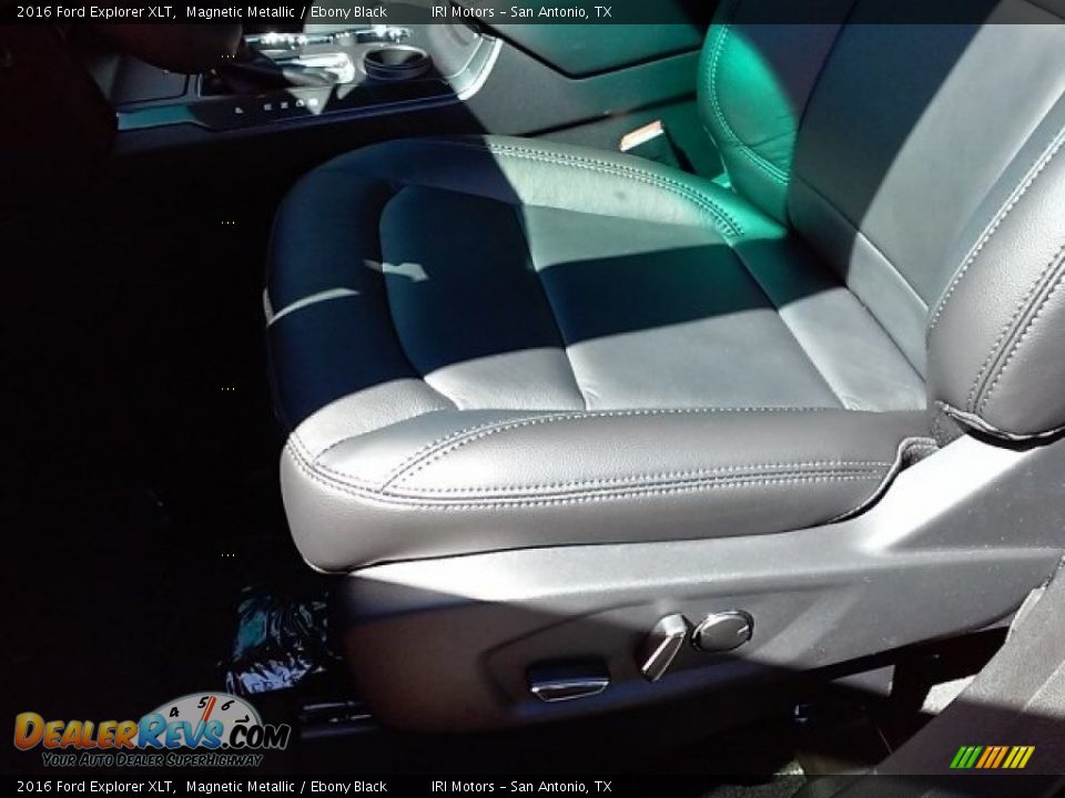2016 Ford Explorer XLT Magnetic Metallic / Ebony Black Photo #8