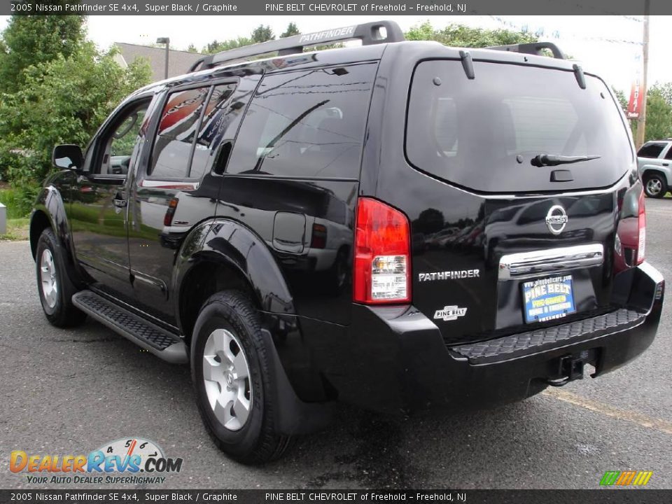 2005 Nissan Pathfinder SE 4x4 Super Black / Graphite Photo #5