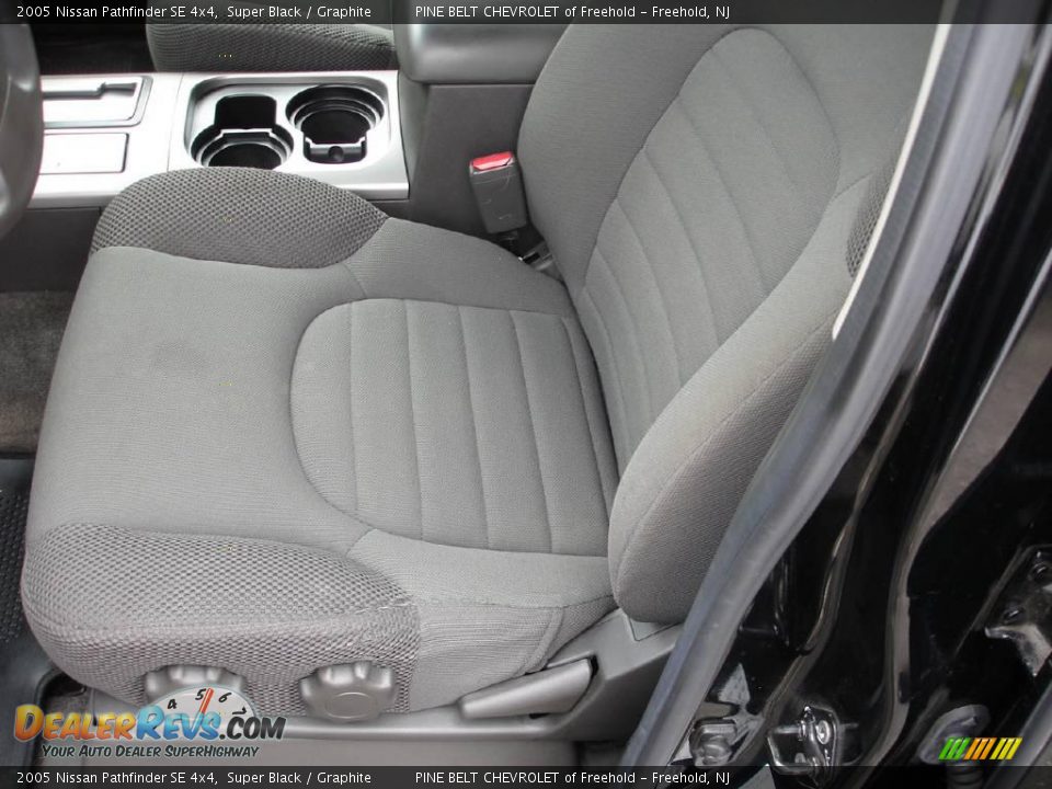 2005 Nissan Pathfinder SE 4x4 Super Black / Graphite Photo #8