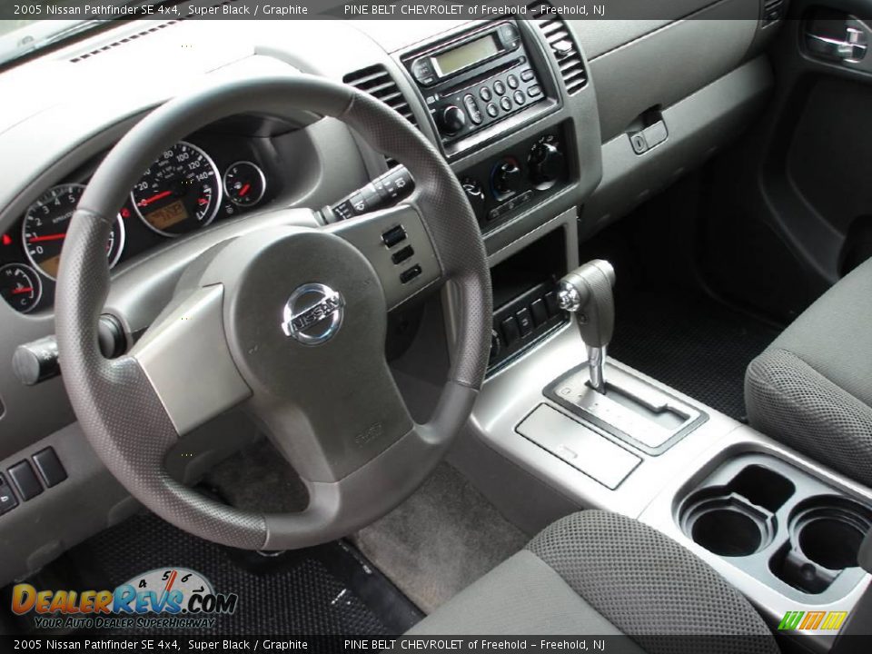 2005 Nissan Pathfinder SE 4x4 Super Black / Graphite Photo #9