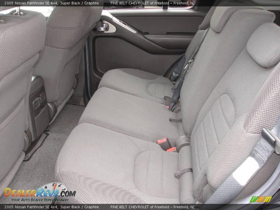 2005 Nissan Pathfinder SE 4x4 Super Black / Graphite Photo #10