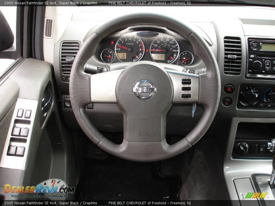 2005 Nissan Pathfinder SE 4x4 Super Black / Graphite Photo #11
